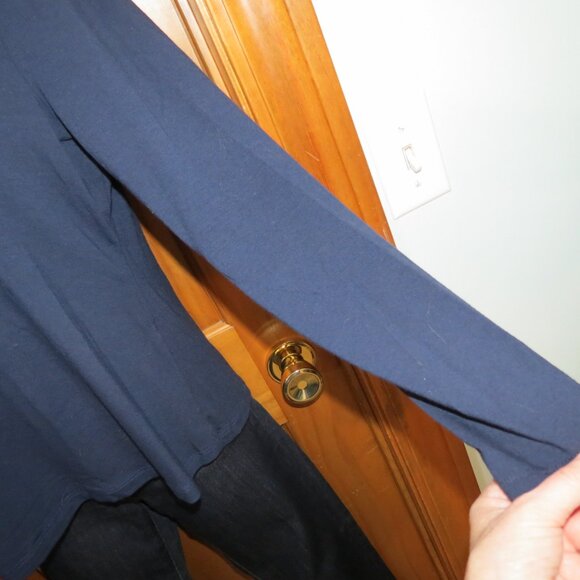 Chico's Navy T-Shirt Gold Neckline Long Sleeve Size 0 - Picture 4 of 6